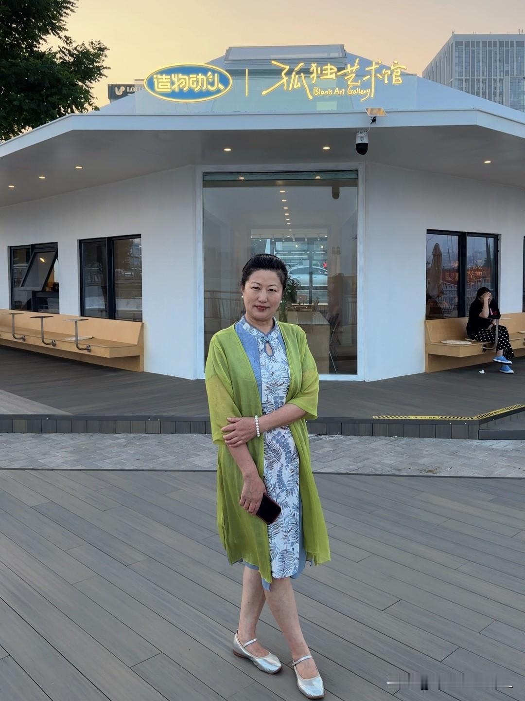 网店里买点便宜货，就是我的小快乐

我是61岁的小老太太，每月有2700多元的退