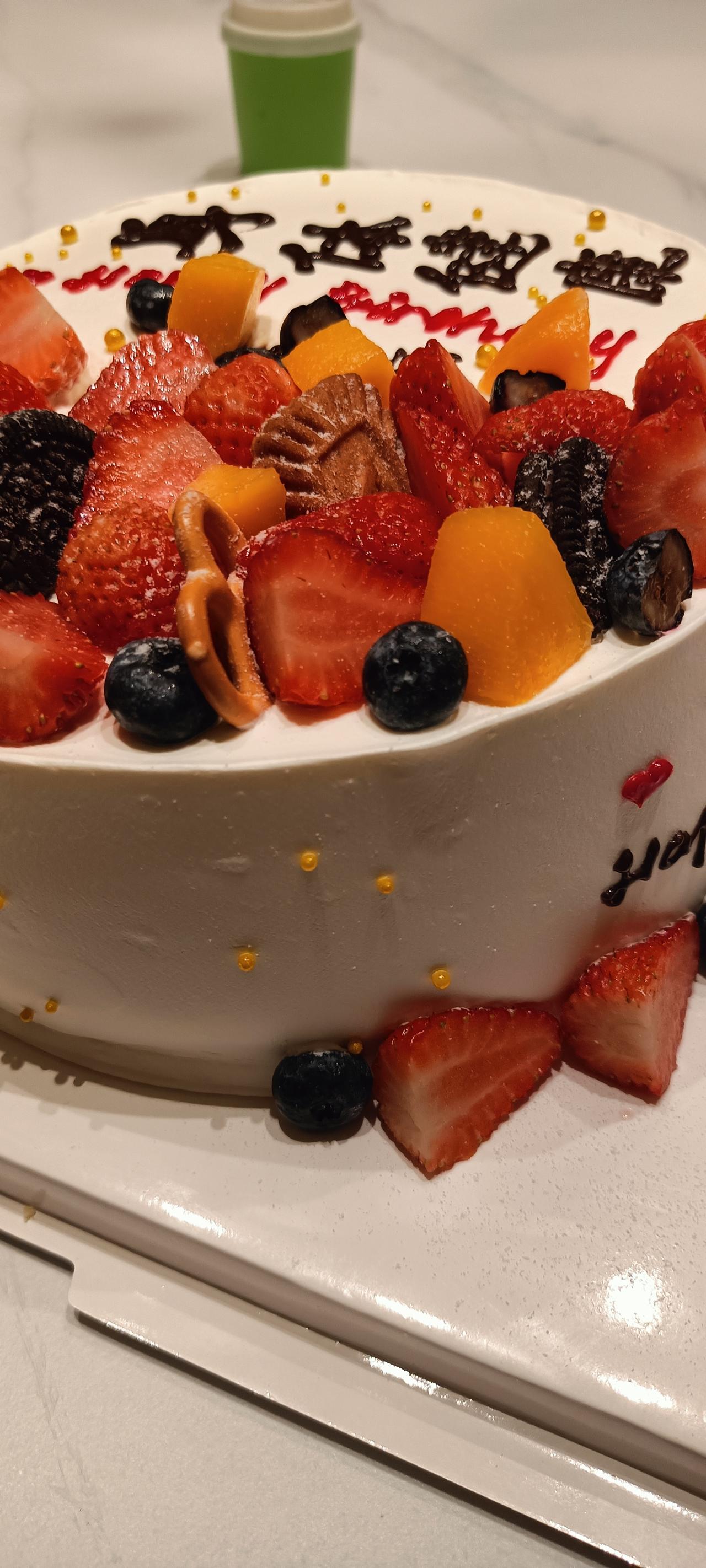 今天是我妈的生日，祝我的老妈妈健康长寿！
一大早我就过来了，来的时候，二哥二嫂已