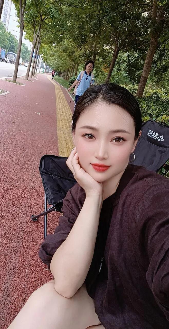 什么才是生活吖
40度的天气依然在上班的岗位上