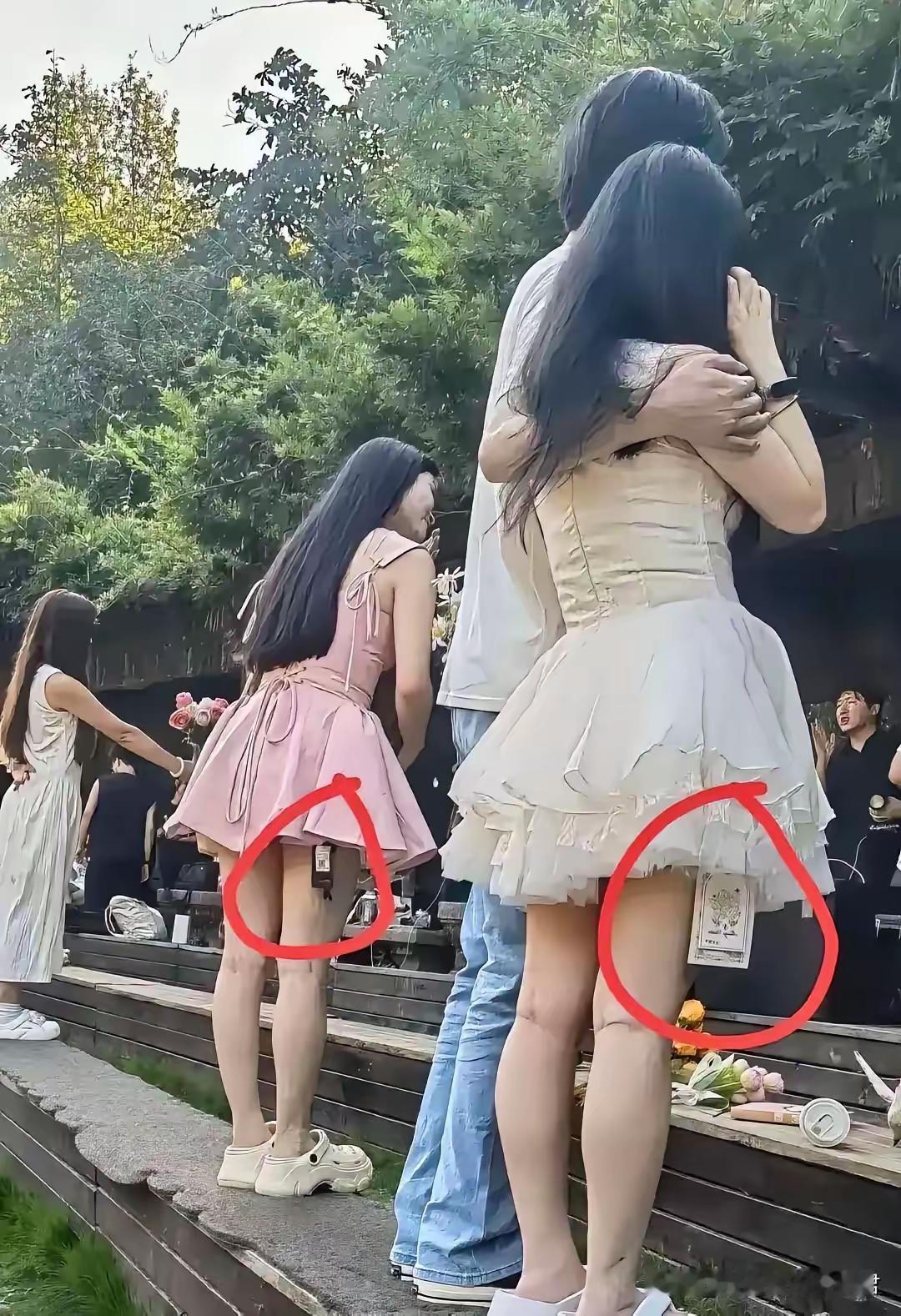 千万别再盲目网购衣服了，
你随手下单的新衣，
大概率就是别人试
穿退货的二手货。