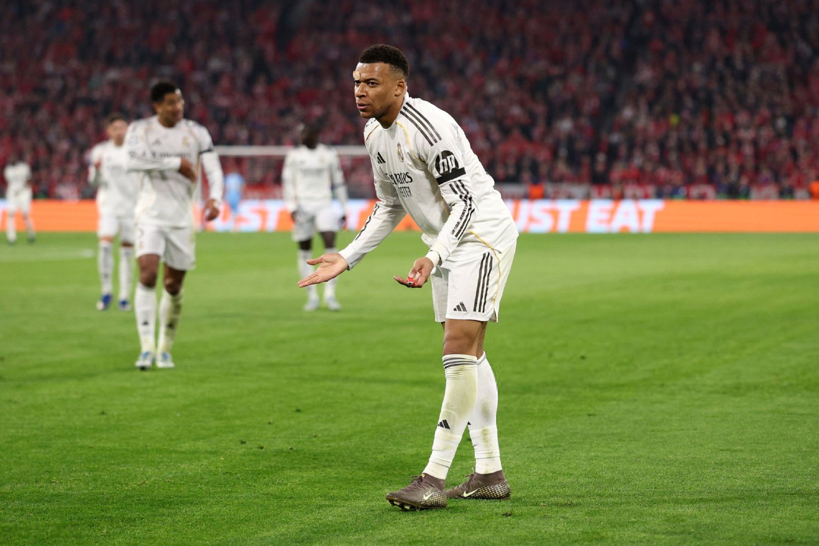 时隔多年，又有一个男人在拜仁主场打进了欧冠单赛季的第15球欧冠联赛 拜仁vs皇马