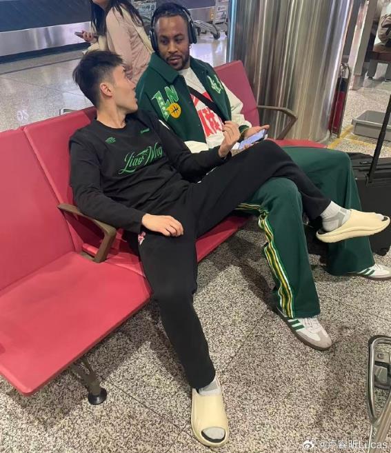 哈哈，辽宁队的翻译卢睿昕真的挺幽默

他刚刚发了微博，写到：赢了 回家 后天不用