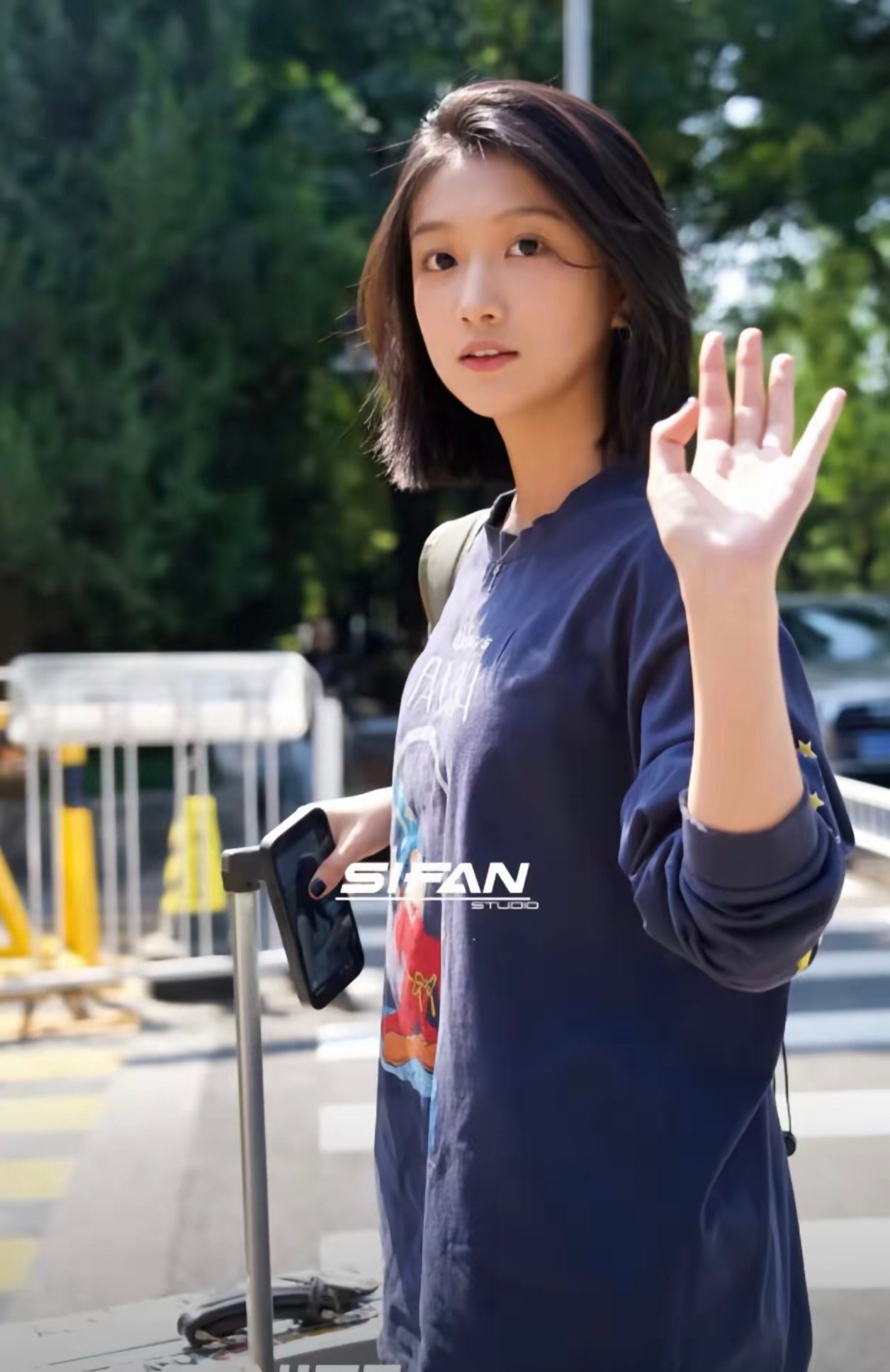 北京电影学院新生报到北电的老师审美一如既往，挑的是真正的演员料子，对千篇一律的网