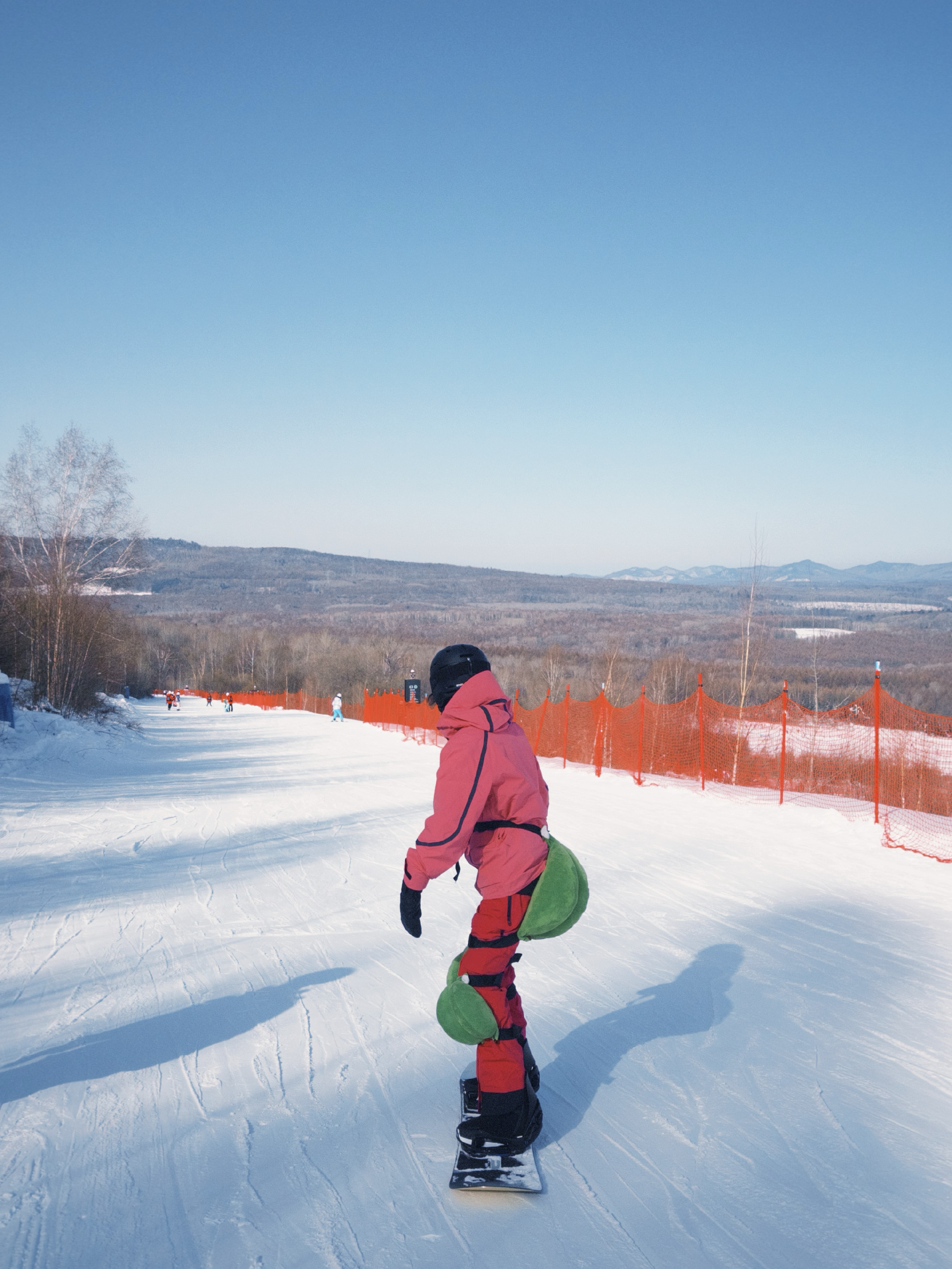 关晓彤开雪地摩托旅游碎片来啦！滑雪的晓彤简直帅飞玩得愉快呀～😆 