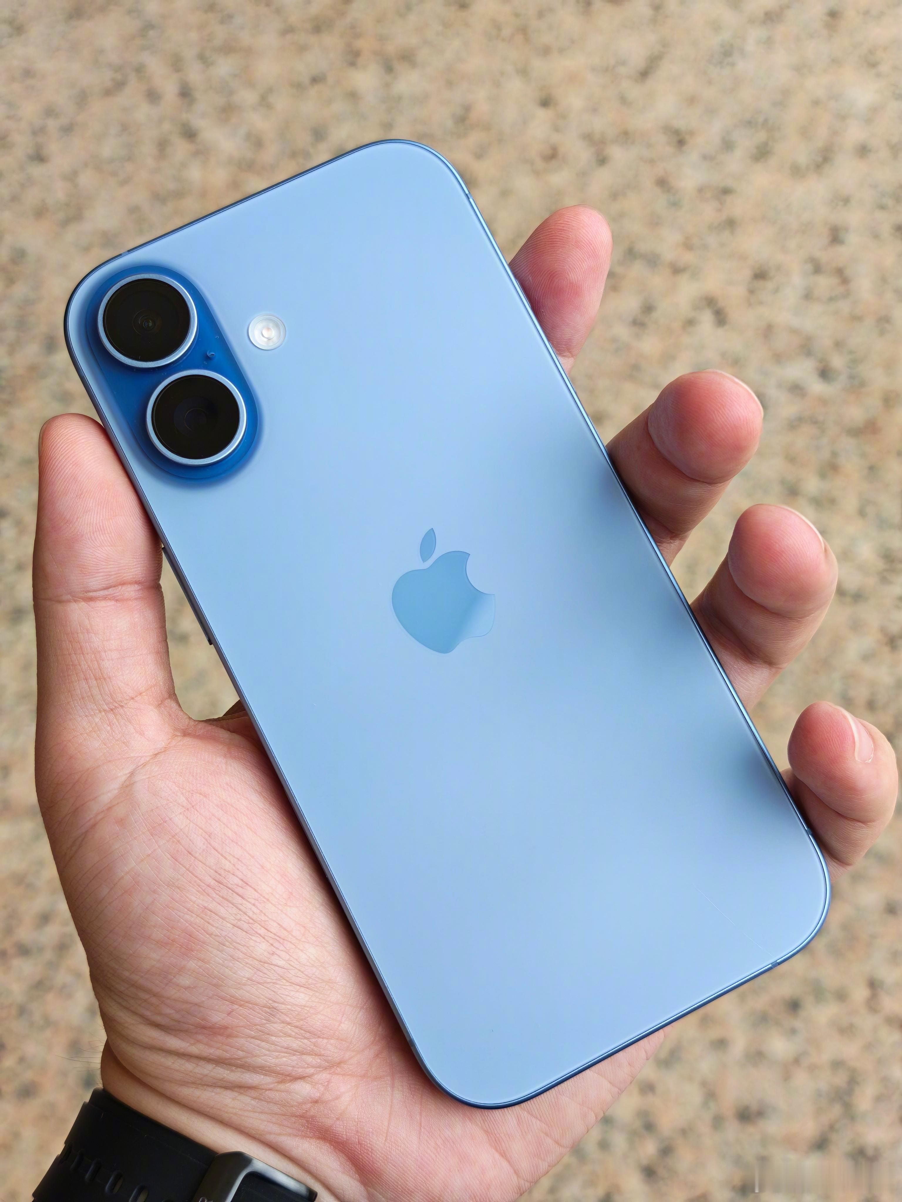 假期这段时间用几天 iPhone 17 标准版，老实说要是之前的 iPhone 