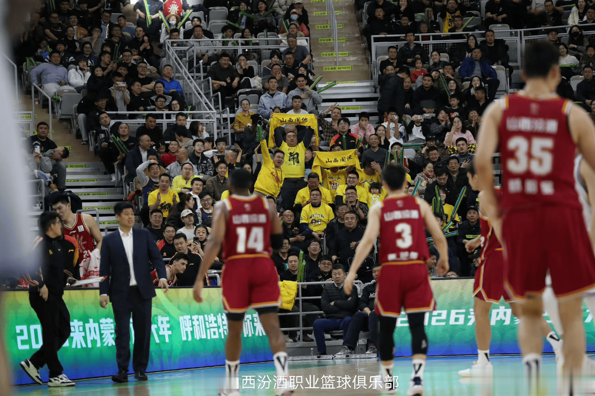 解说员：迪亚洛依然无法控制情绪和动作，是把双刃剑