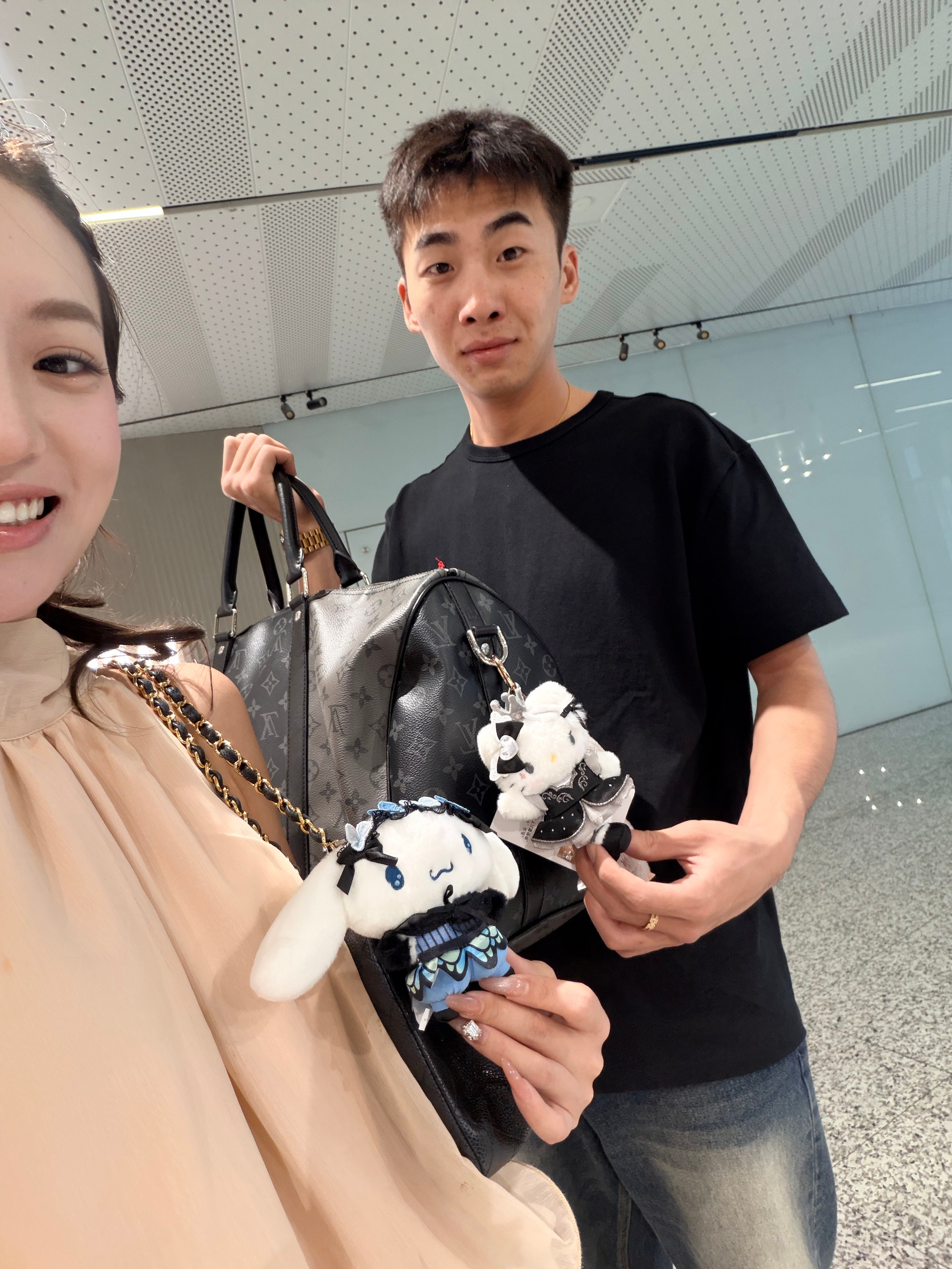 你小汁也是带上kitty了偷着乐吧，这表情啥意思 