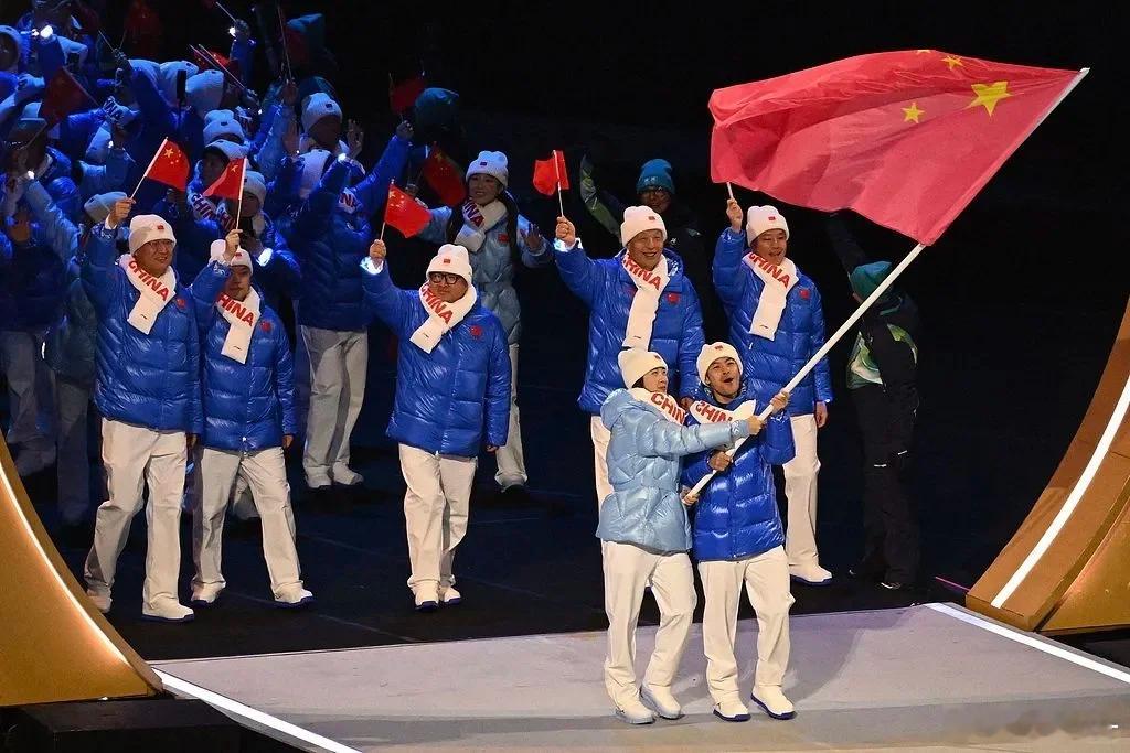 米兰冬奥会开幕式太艺术了。 交响乐 调色盘 合唱团 走秀 吟诗...当然最激动的