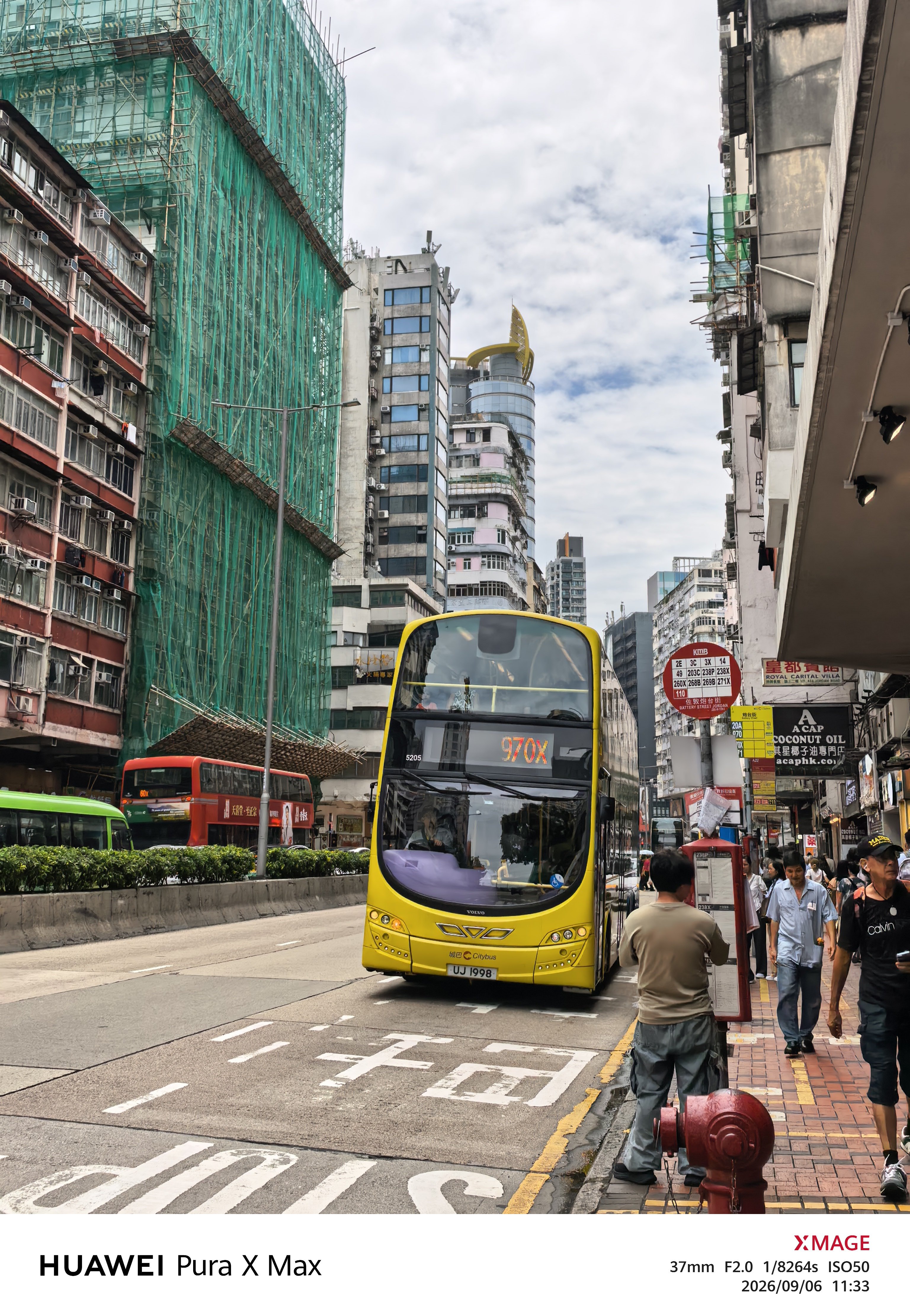 到香港了，深圳下雨，香港好天气，雨伞白拿了……第一步先觅食，看了一下，基本上都是