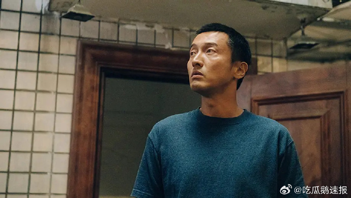 王传君在获奖致辞里，专门向白百何和刘丹表达感谢，这份把他人助力放在心上的举动，让