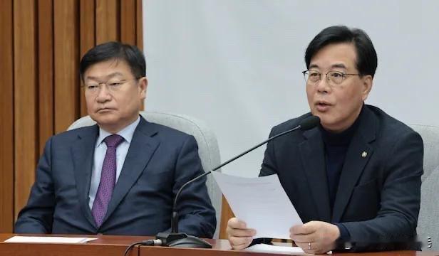 1月27日韩国在野党针对美总统扬言将韩国汽车等产品关税从15%上调至25%一事，