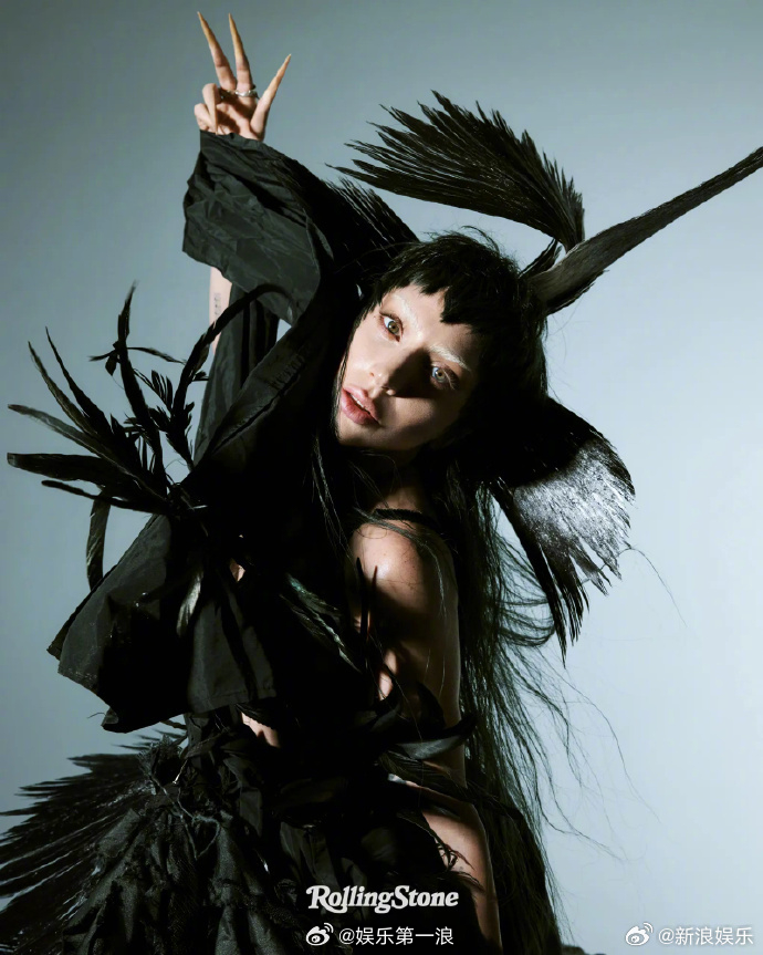 Lady Gaga在《滚石》采访中透露自己和未婚夫波兰斯基计划很快结婚，还坦言自