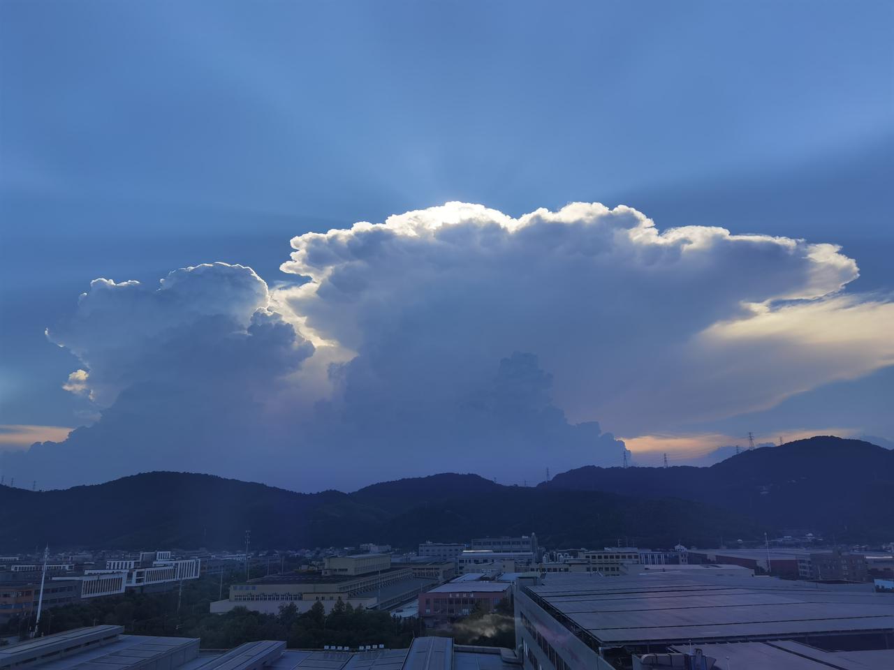 看，P40PRO+眼中的云，是否老当益壮，依然能打！