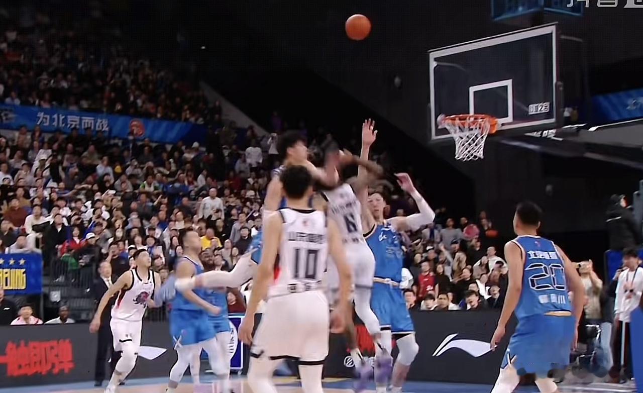 最后一秒超级绝杀！CBA山东客战北京，山东队珀塞尔绝杀！于德豪一定给珀塞尔磕俩！