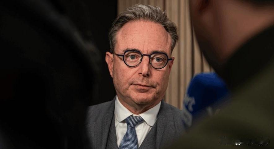 欧洲彻底怒了！
首相痛批特朗普对欧盟抱有敌意，
直言美欧关系藏深层危机

欧洲多