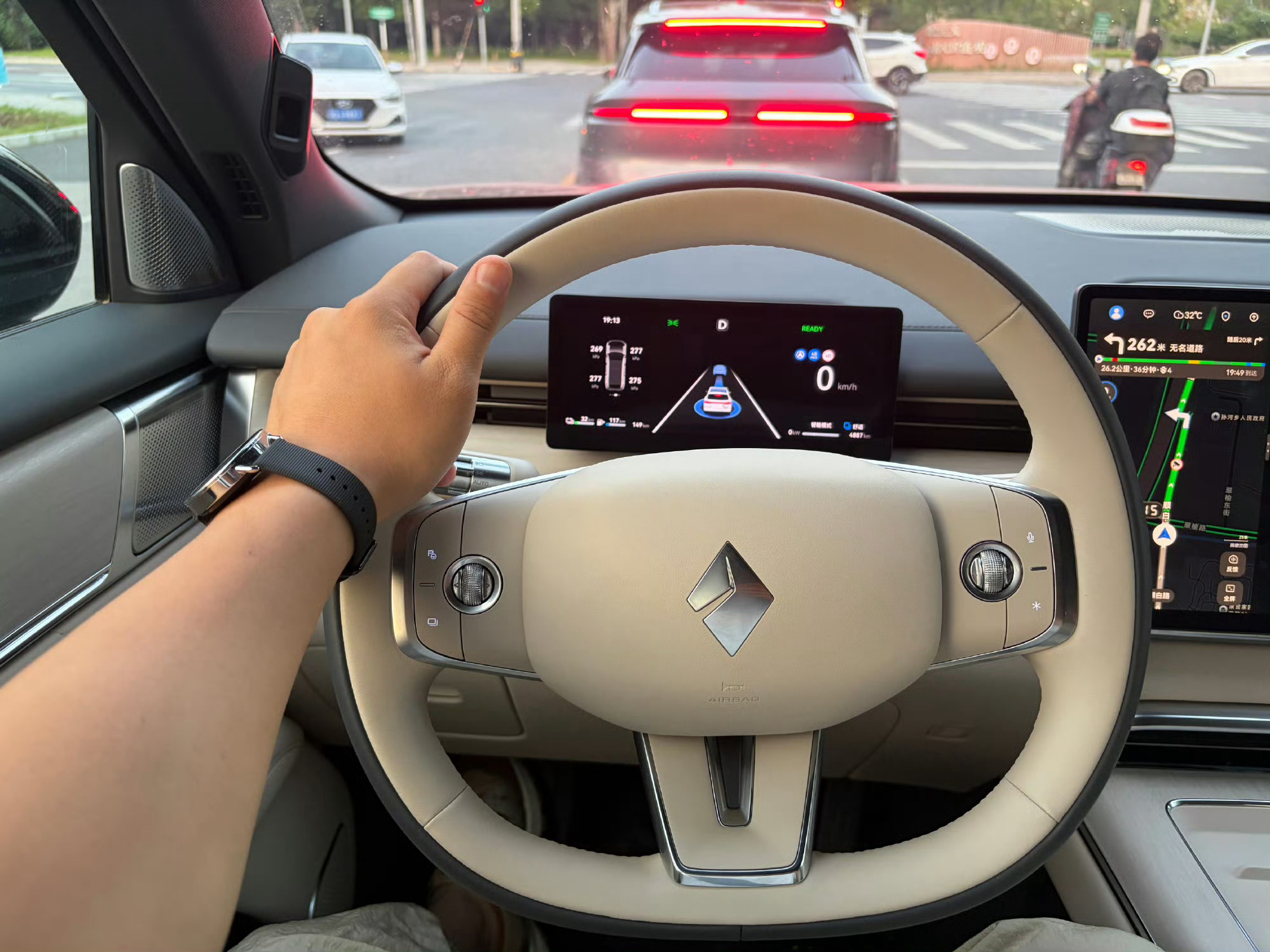 谁说五菱只能造便宜车[doge]华境S，16-20万的旗舰大6座8月份交付730