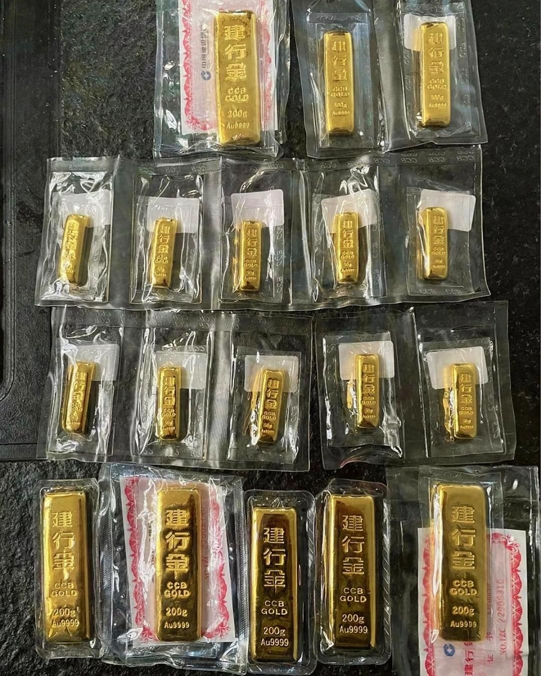 同事攒了8年的黄金，
现在直接哭都找不到地方哭！
不是因为金价降了，而是涨了，她