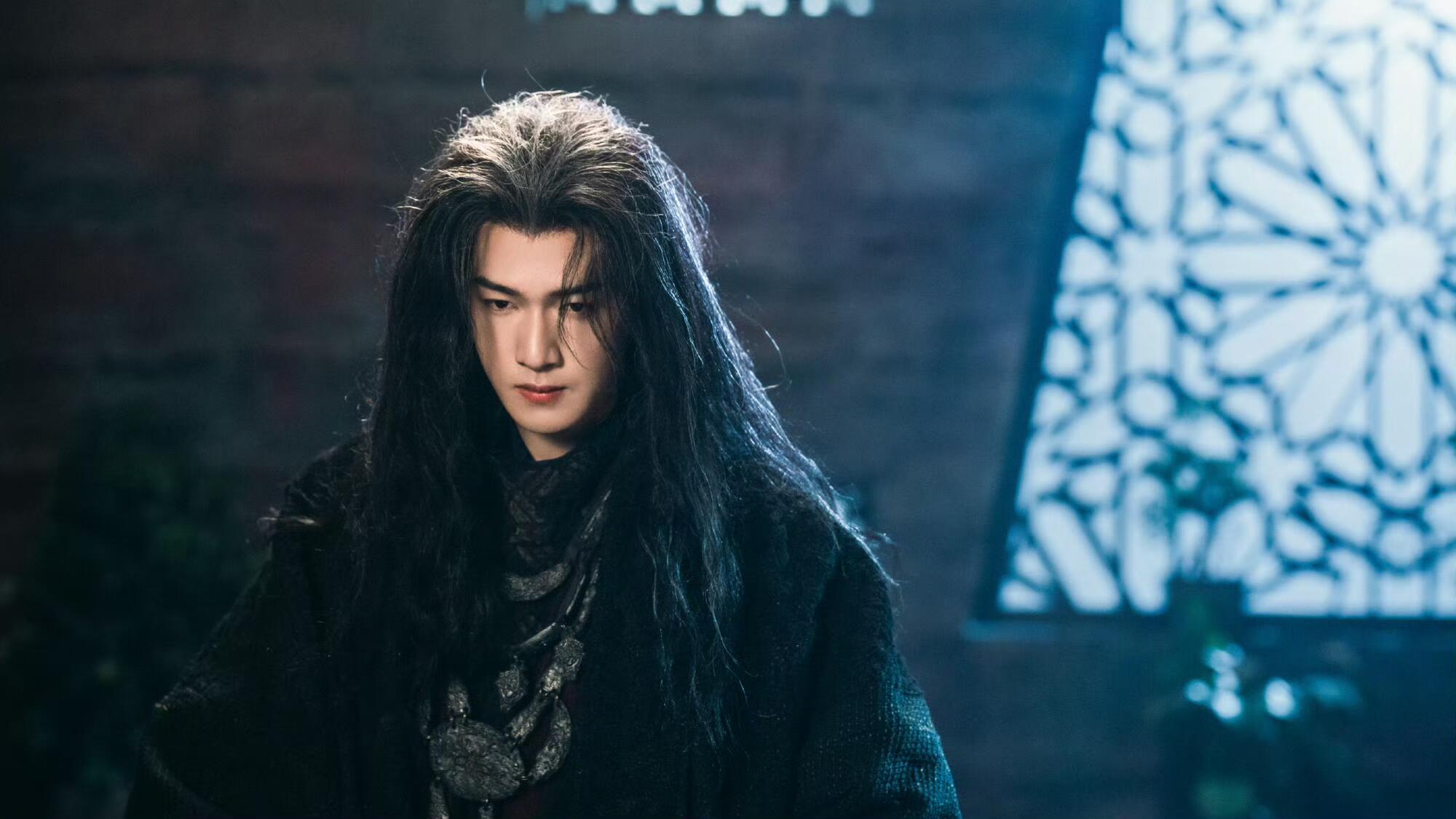 李昀锐古早破碎美强惨 李昀锐这战损诸葛玥太带感了！毒发时蜷在冰湖抖成筛子，拿石头