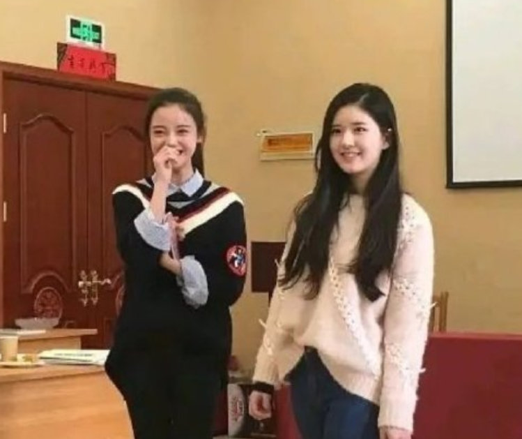 原来当年孙珍妮和赵露思还竞争过同一个角色 ​​​