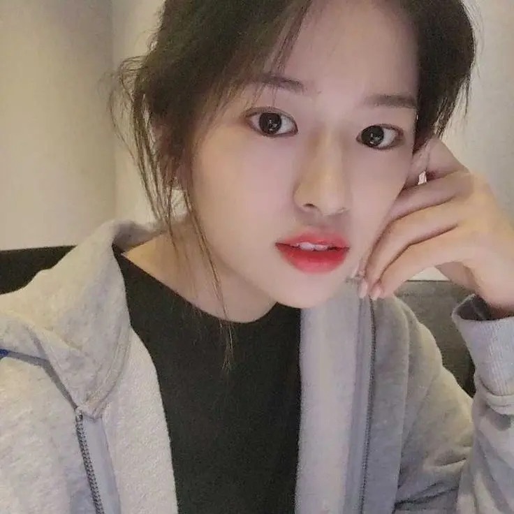 Liz看安宥真的鼻子再看自己的真的要哭晕了吧？快跟星船申请工伤