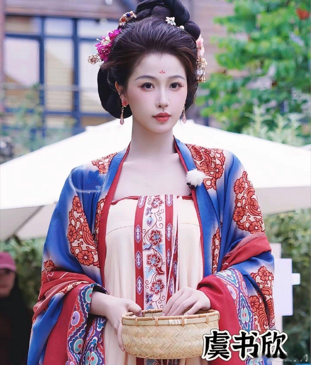 一些女明星的汉服妆造... 