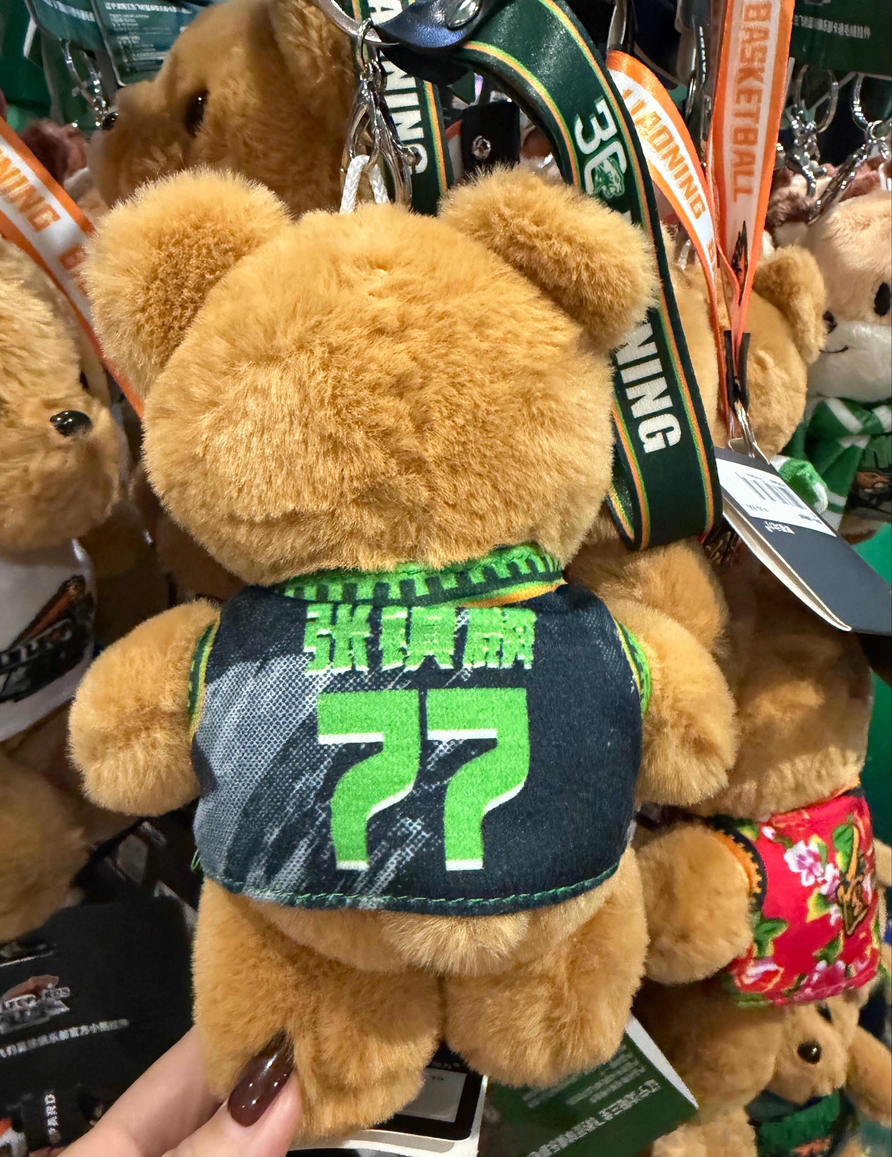 辽篮的纪念品商店为啥还在卖张镇麟般的小熊挂饰？清库存吗辽宁男篮辽宁男篮张镇麟