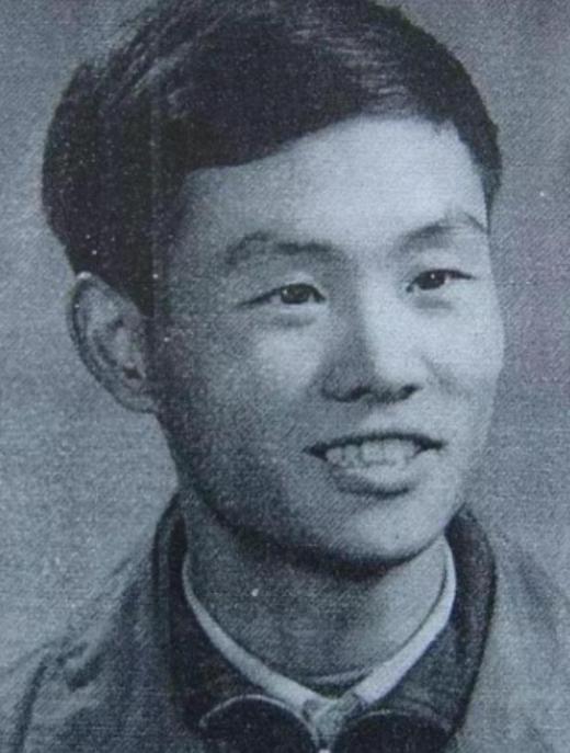 1970年，一名知青因为一首歌被判处死刑，就在他做好死亡的准备时，审判员却突然宣