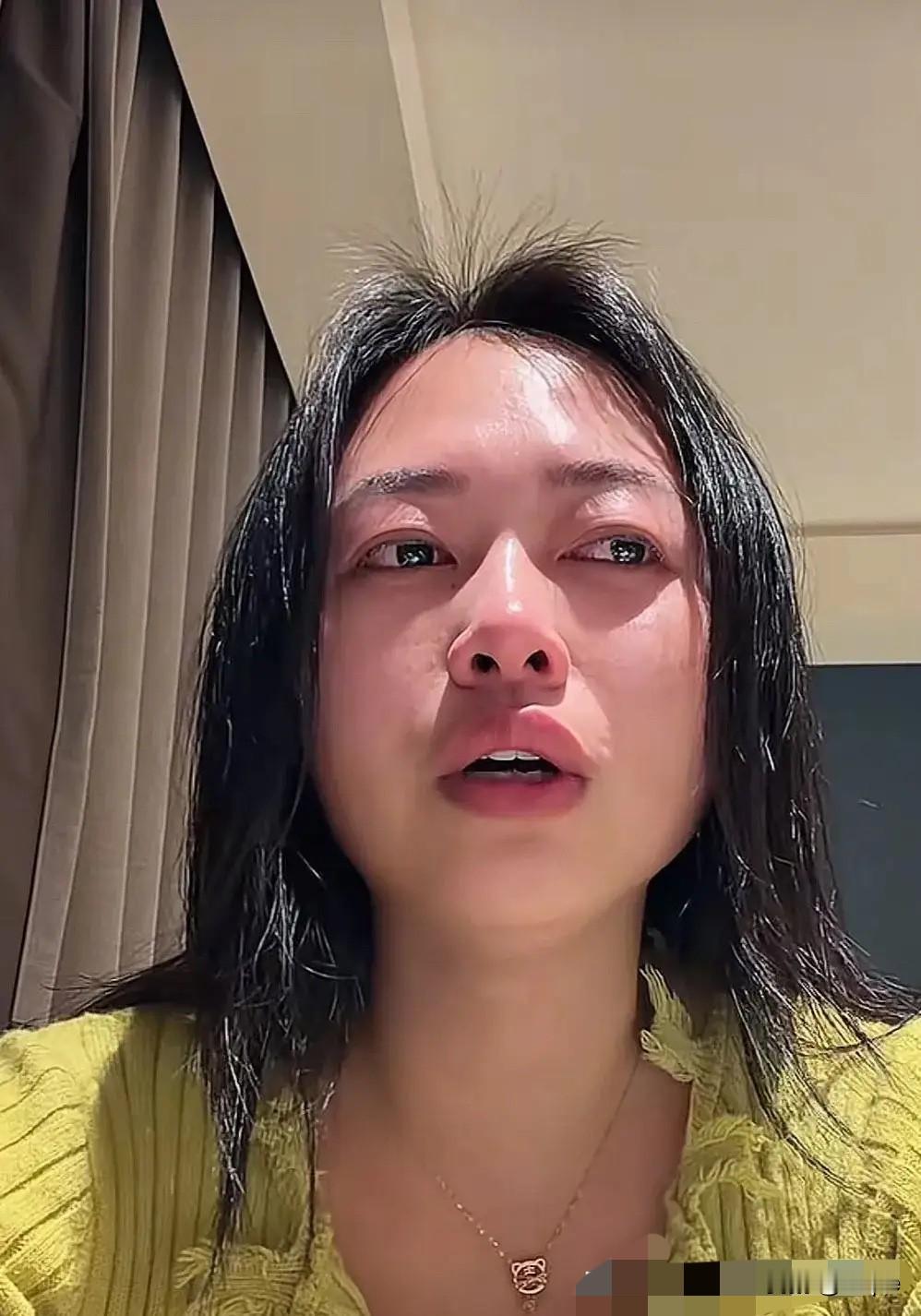 外债20万、两个孩子要养，自己还不上班，却忙着买洗碗机、做美甲、换苹果机、吃海底