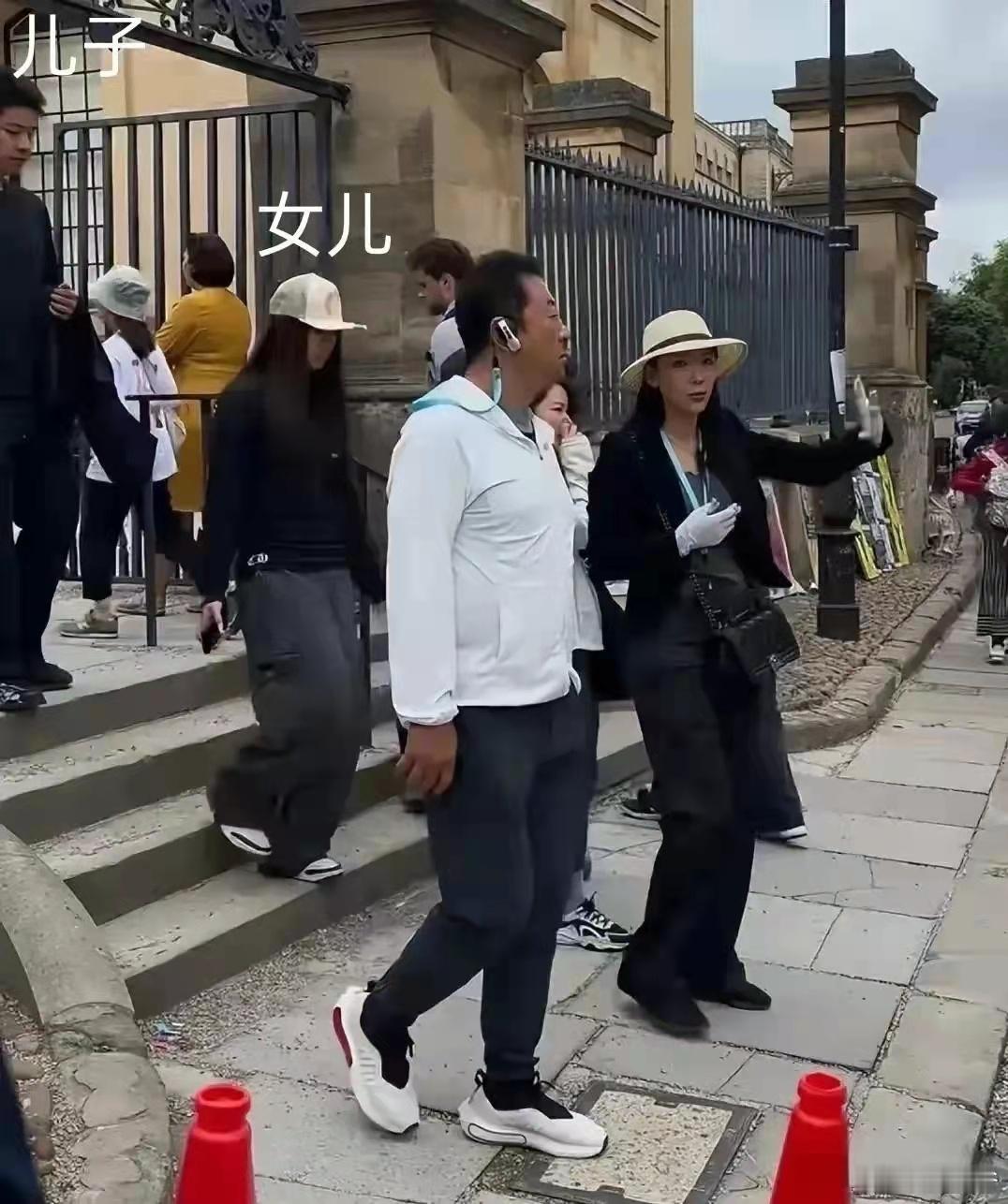 郭涛全家英国同框，14岁女儿身高180，儿子压父亲半头，父亲基因好强大！ ​​​