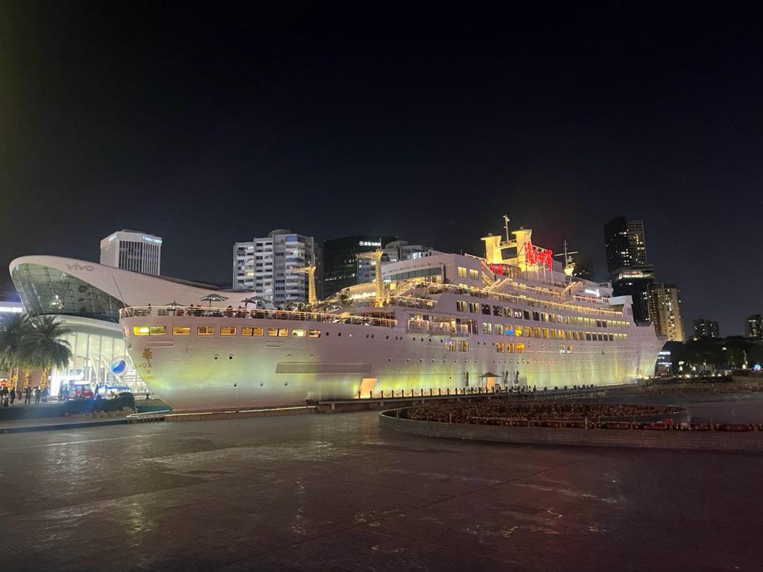 所有舒服的关系，都源于对彼此没有期待。为什么艺术很美，因为毫无用处，生活之所以丑