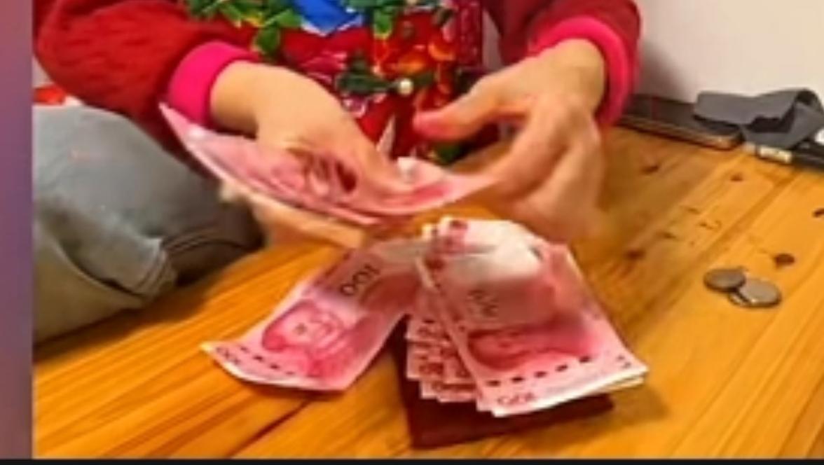 这样的晚年生活才是最牛的！
年轻人你信我一次！
在你年轻的时候，不管你多累，不管