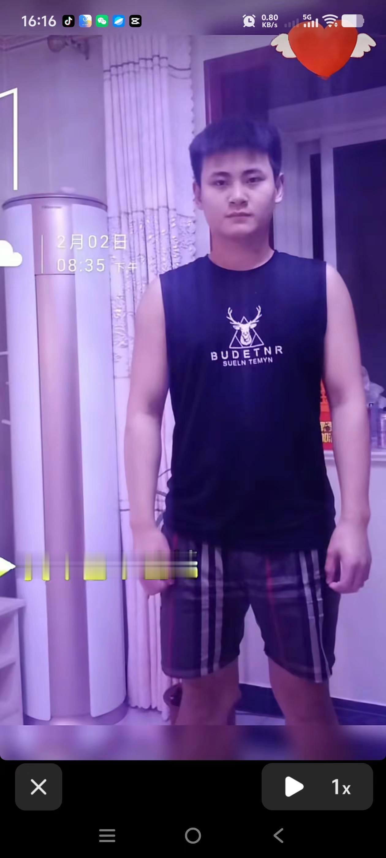 家中独子，26岁属蛇，身高176，体重150，天生骨架结实，身形匀称有男子气概。