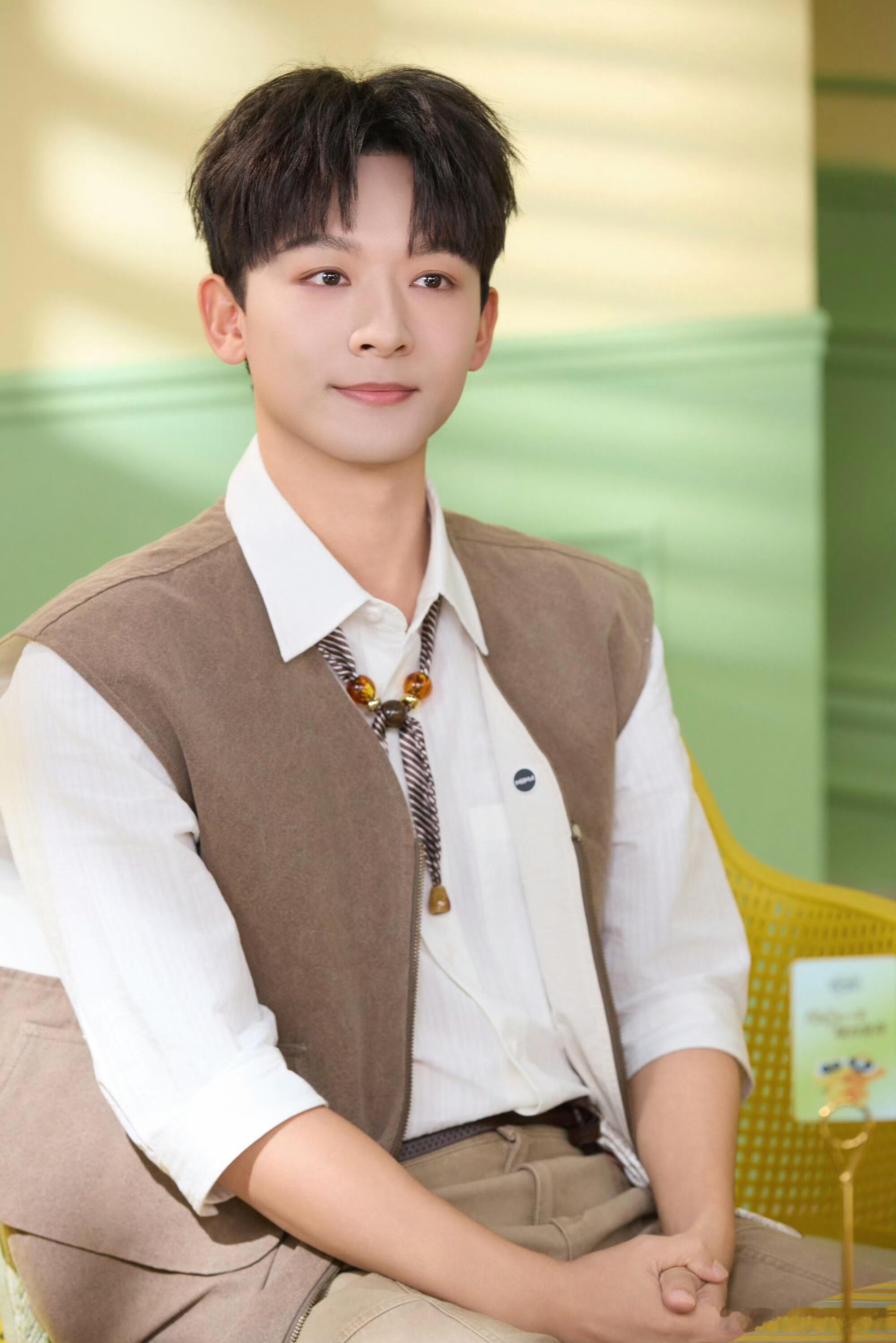 张晚意0422生日快乐祝张晚意生日快乐星途璀璨 