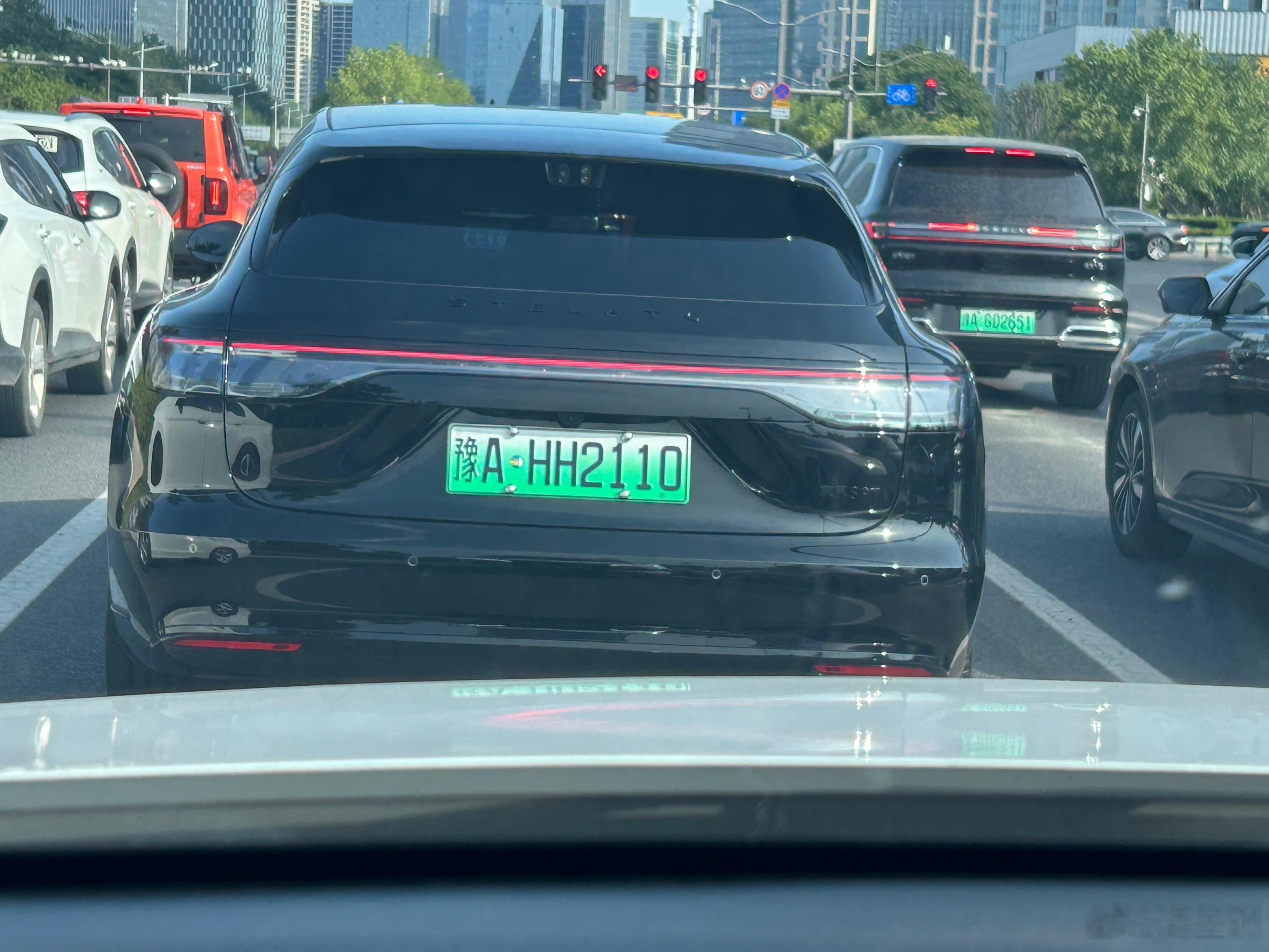 周三拍的，s9t，不是很高级，但是装很浓，乍一看还行享界s9t