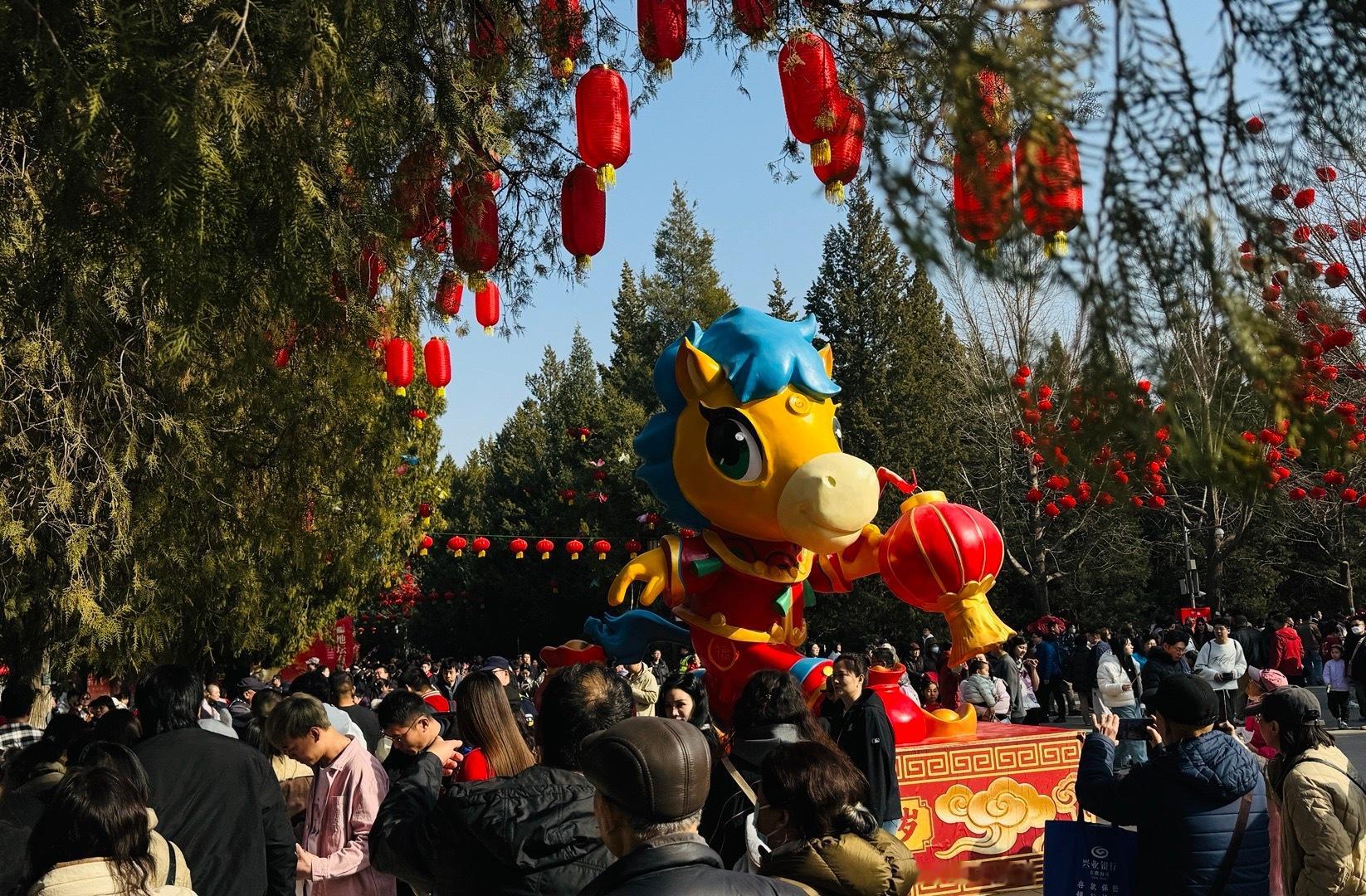 大年初四逛庙会天气给力  摄影