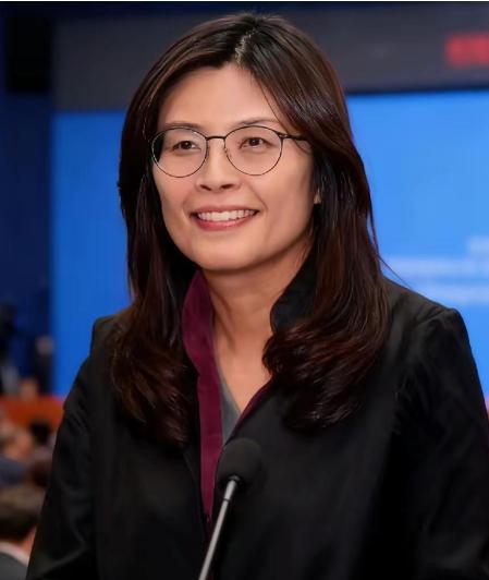 郑丽文刚访完大陆转头就赴美，突发行程打破默契，两岸沟通互信经不起折腾。

熟悉两