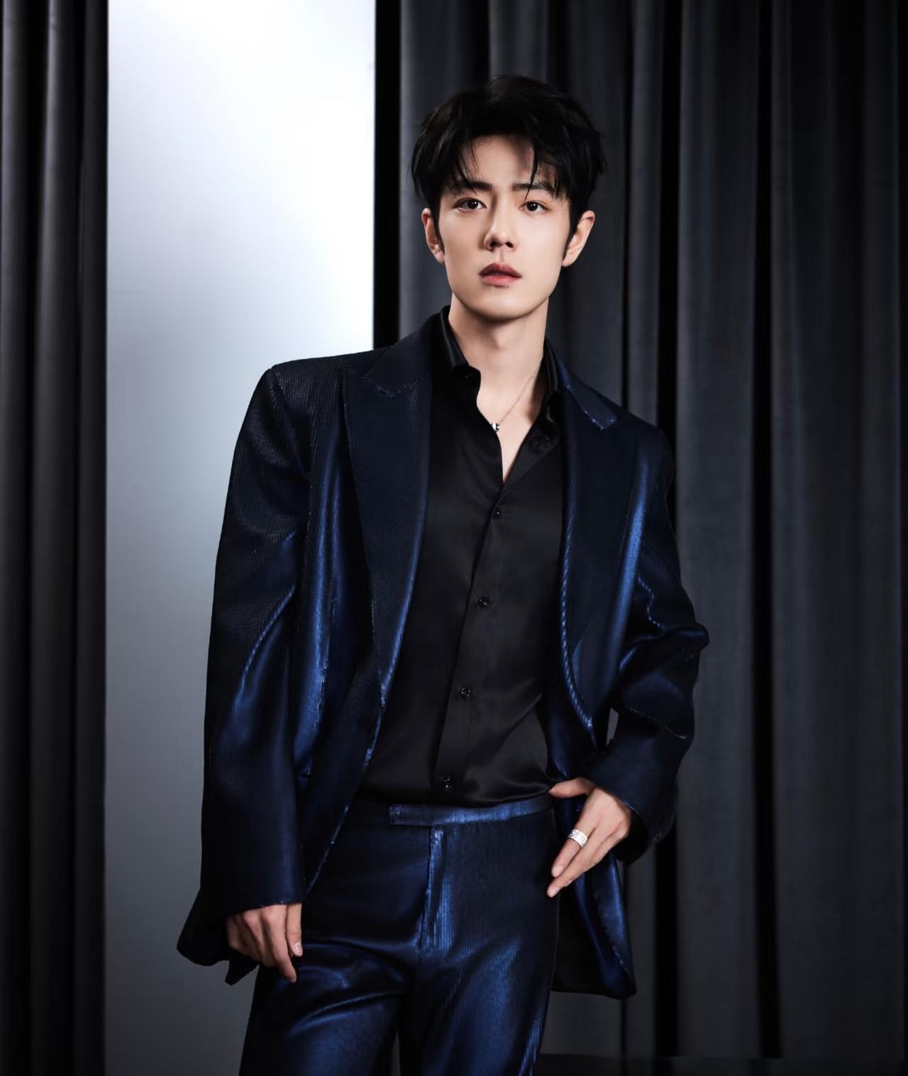 你还在用“背景资源”解释肖战的崛起？
大错特错！
真相是：资本逐利，肖战正是一颗