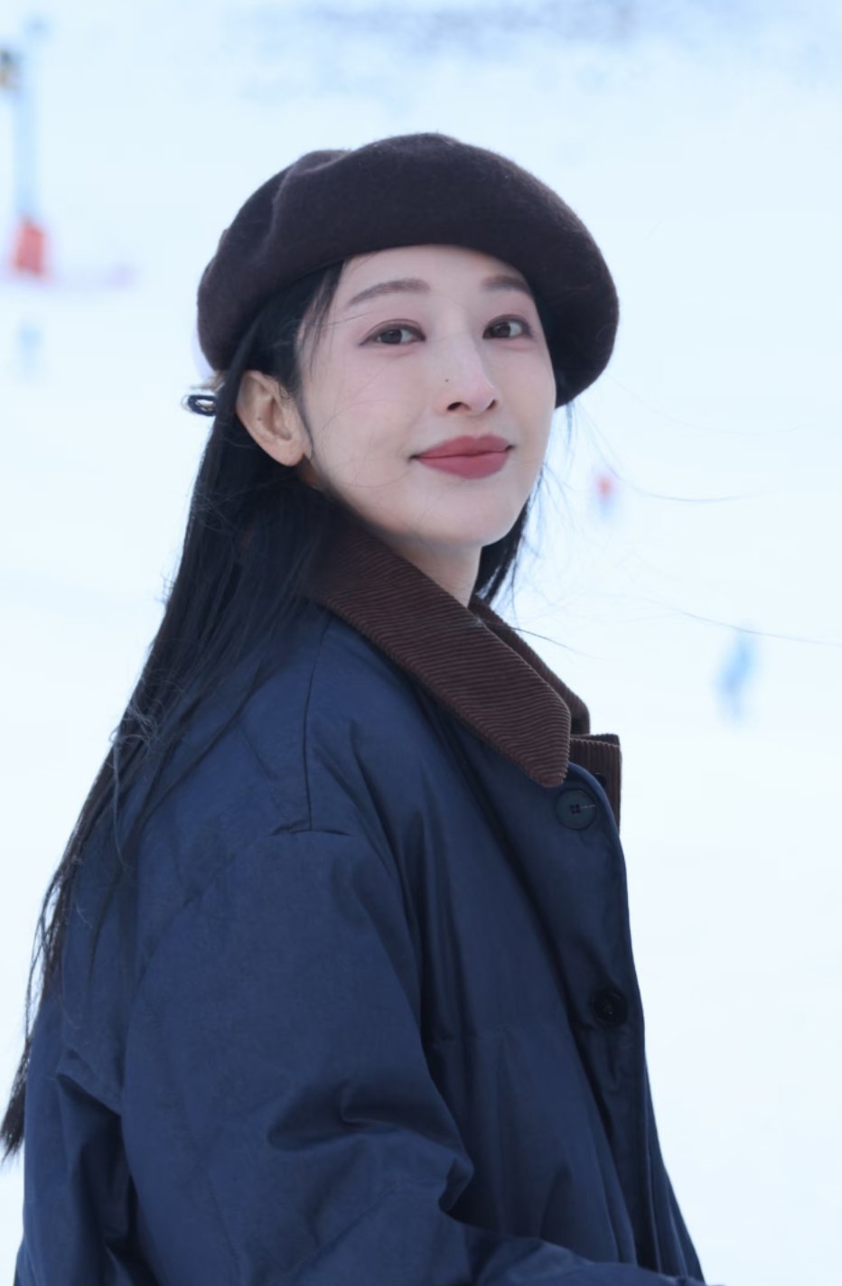 张俪的一组冬日雪地图～“瑞雪兆丰年⭐️我这里下雪了❄️你那里呢🌈 ” 