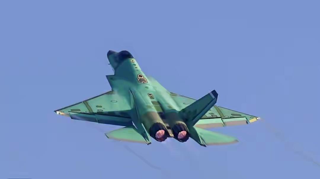 绿皮歼-35头顶一洞引猜测是否硬杆加油接受装置呀？位置对，但愿是，因为硬管比软管