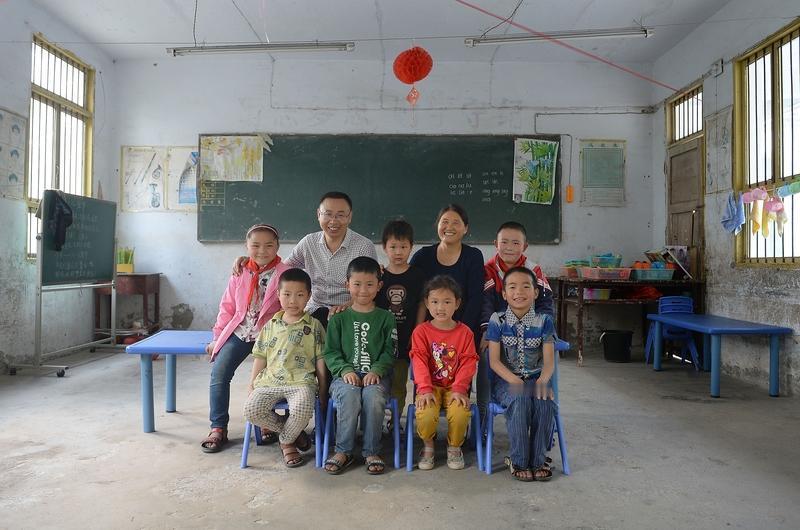 以前的小学同学，我基本不联系了。小时候大家单纯又亲密，无话不说。但随着时间推移，