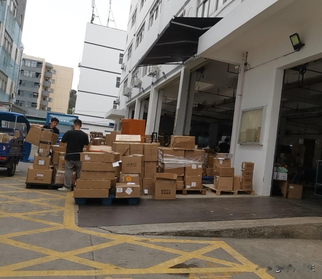 下午去朋友仓库，着实被深圳外贸的火爆惊到了。2026年开年，深圳海关数据超亮眼，