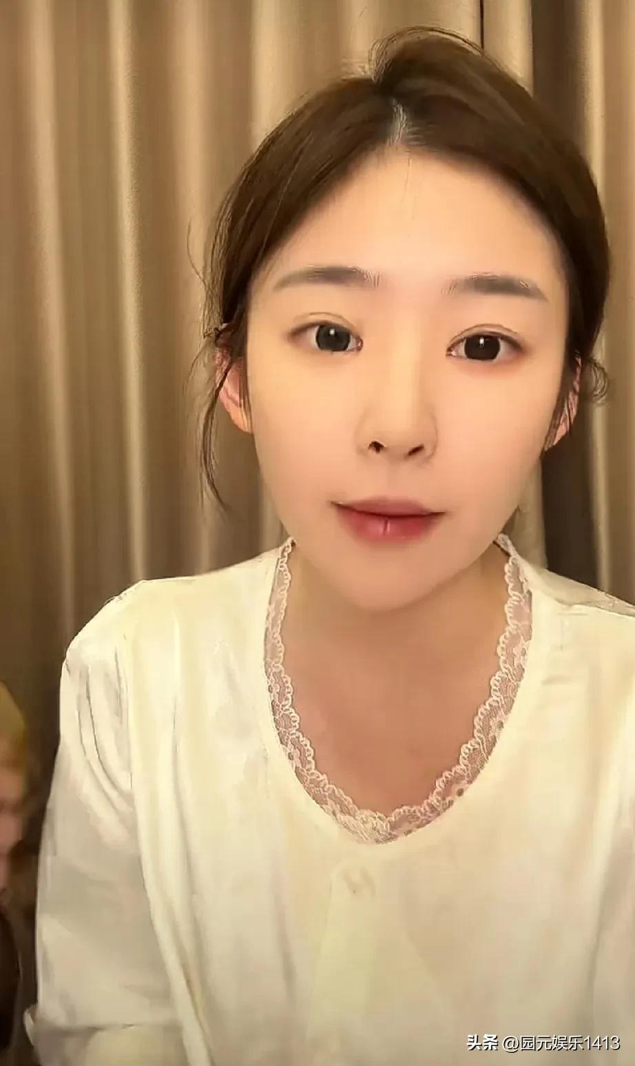 黄一鸣又开直播了。黄一鸣收到王思聪的抚养费之后说，以后直播随缘，要陪伴孩子。但是