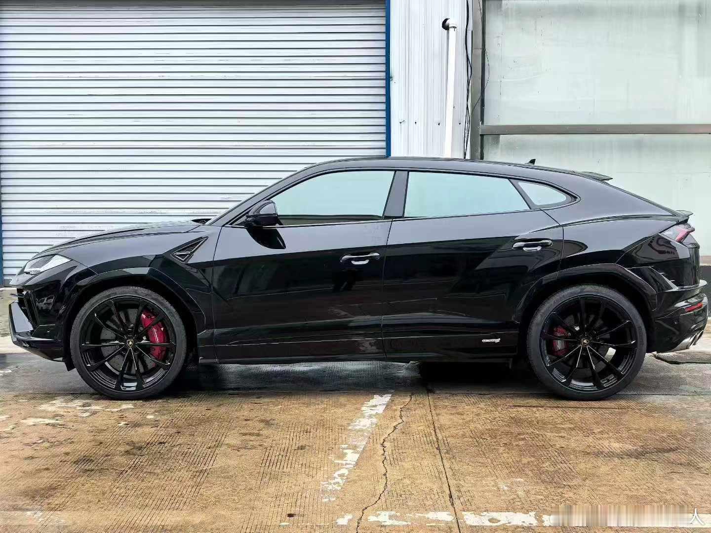 兰博基尼urus S 高定版配色与配置，23年4月上牌，8400公里 