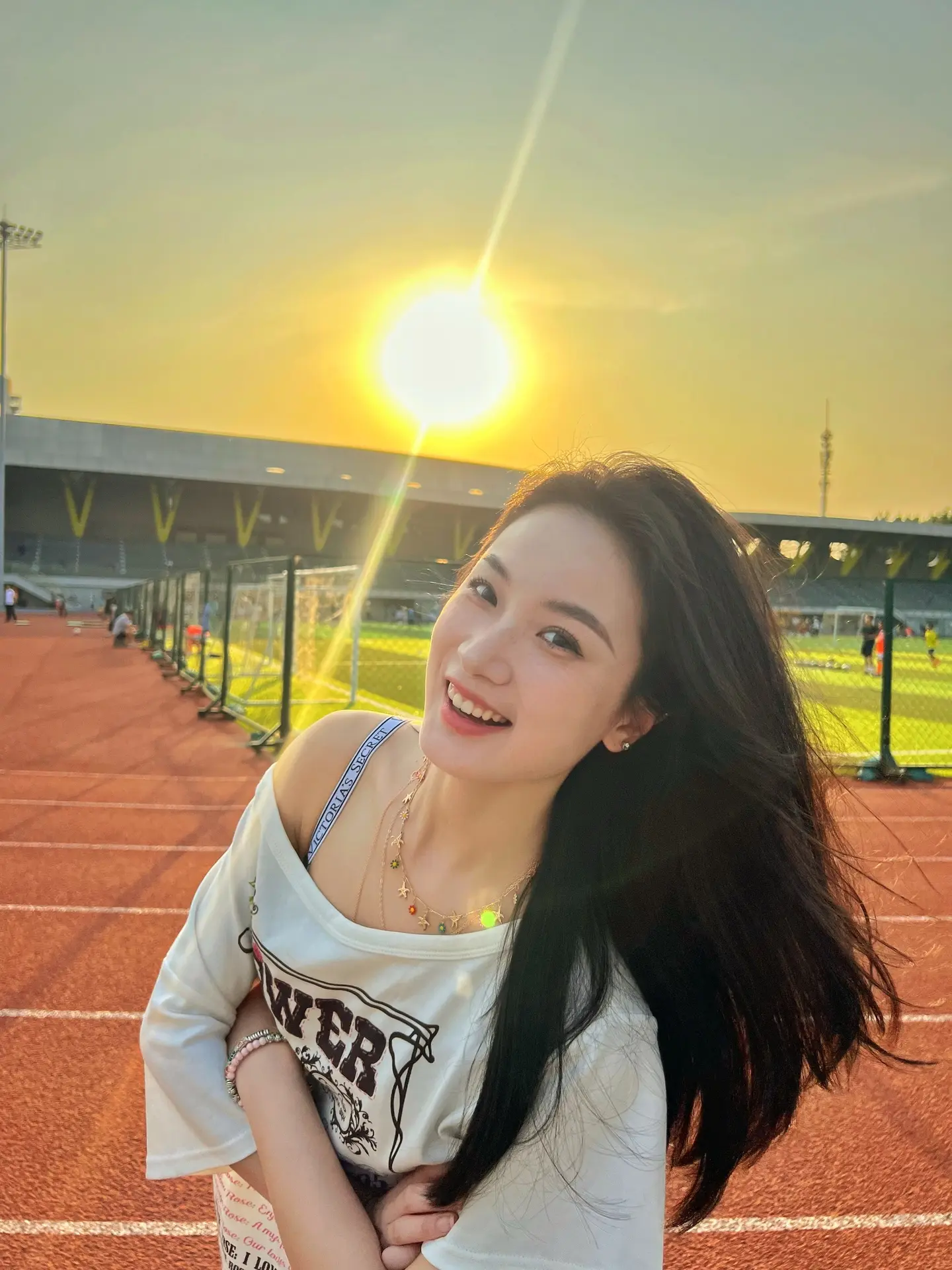 鲜活热烈的女孩