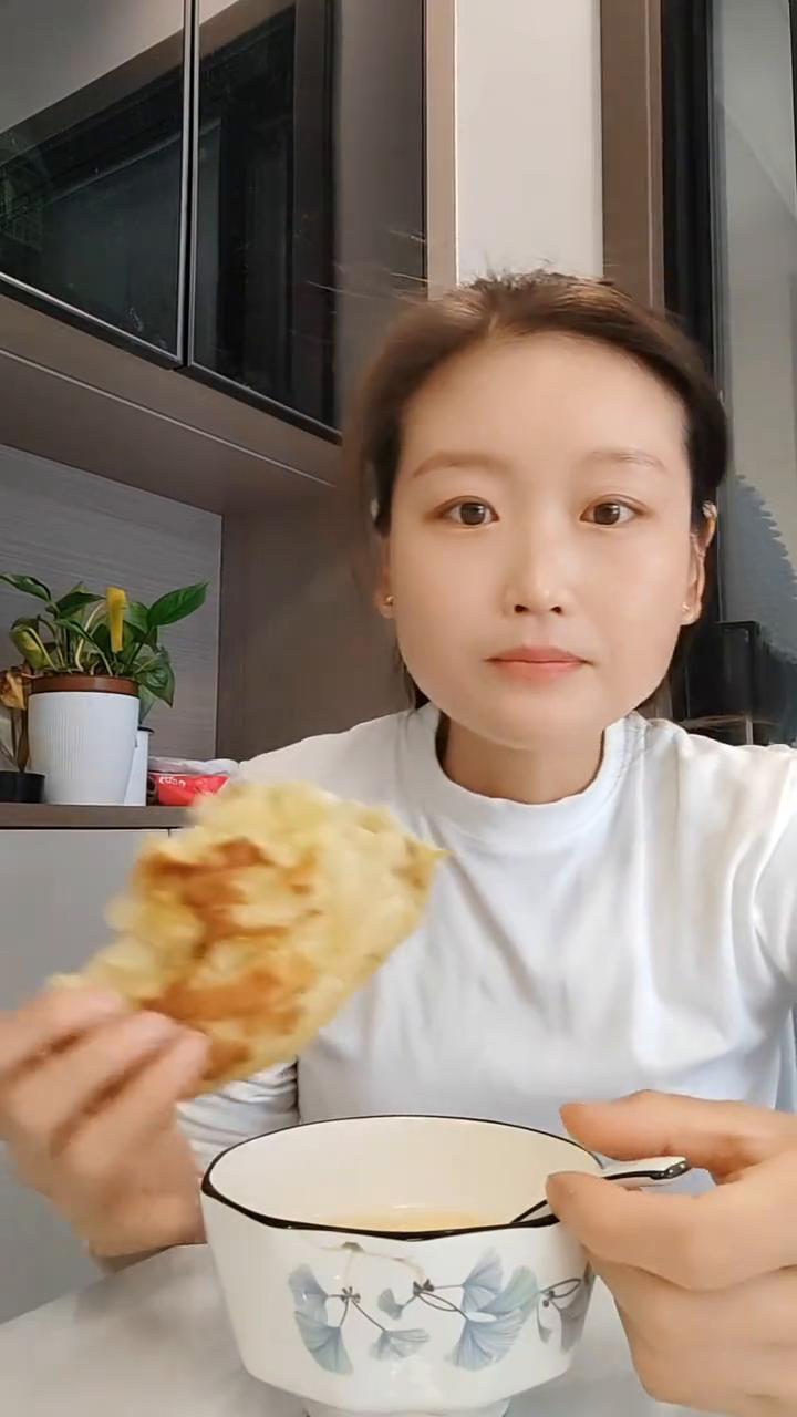 只要身体健康，一切才有意义。
总觉得不幸福，只因衣食不愁；总嫌房子太小，好歹有处