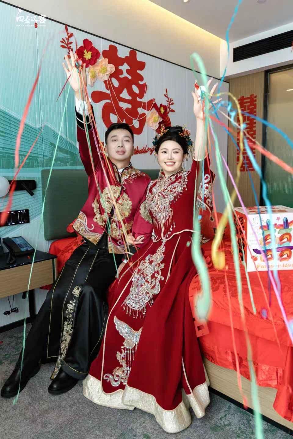 一愿琴瑟永谐，二愿清辉不减，三愿人长久，万事皆喜，祝岁岁相爱，年年相伴...
