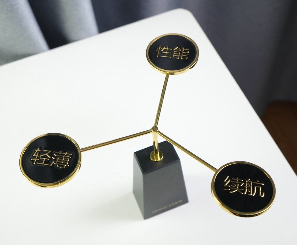 iQOO Z9 Turbo的发布会开始了，给大家看看邀请函，很有特色：平衡「性能