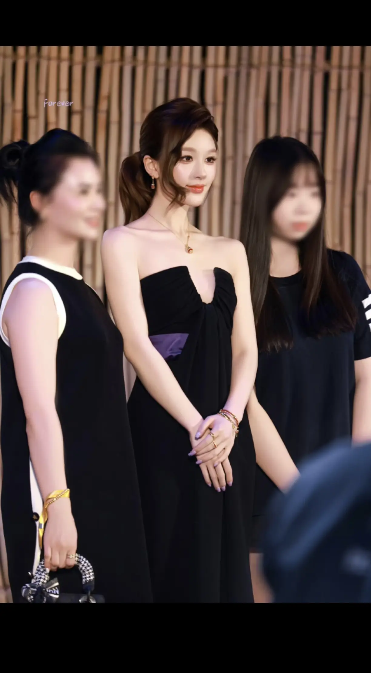 今天是许妍小姐