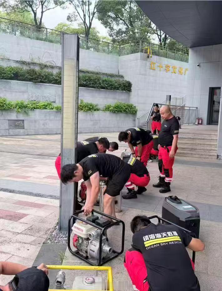 【全力迎战台风“白海豚”！宁波镇海全新装备运输车首次投入抗台备勤 】台风“白海豚
