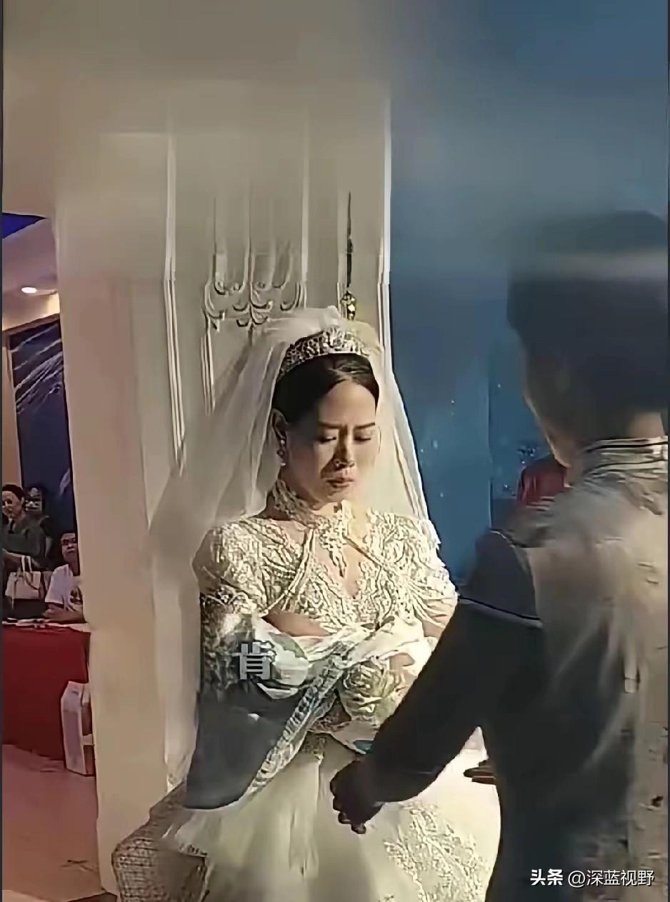 泪目了，陕西一新娘结婚时带着刚满月侄子出嫁，这孩子父亲因公牺牲，孩子母亲受不了打